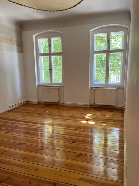 2-Zimmer-Altbauwohnung mit Stuck und Balkon in Spree nähe — photo 1